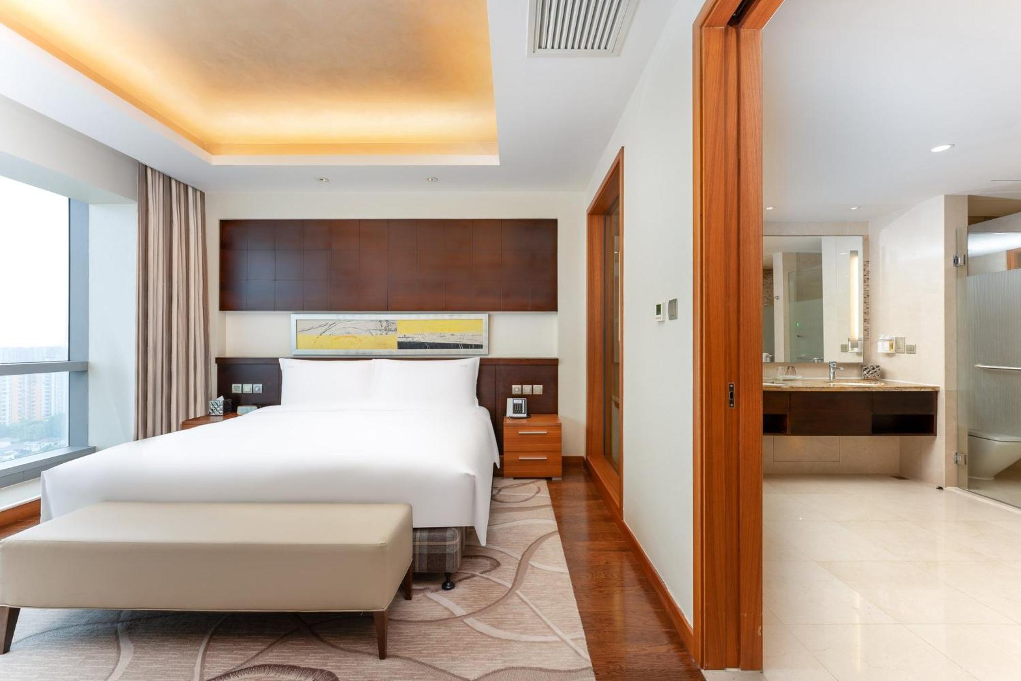 Holiday Inn Shanghai Pudong Kangqiao By Ihg - Free Shuttle Bus To Disney Land, Ins Swimming Pool Exterior foto
