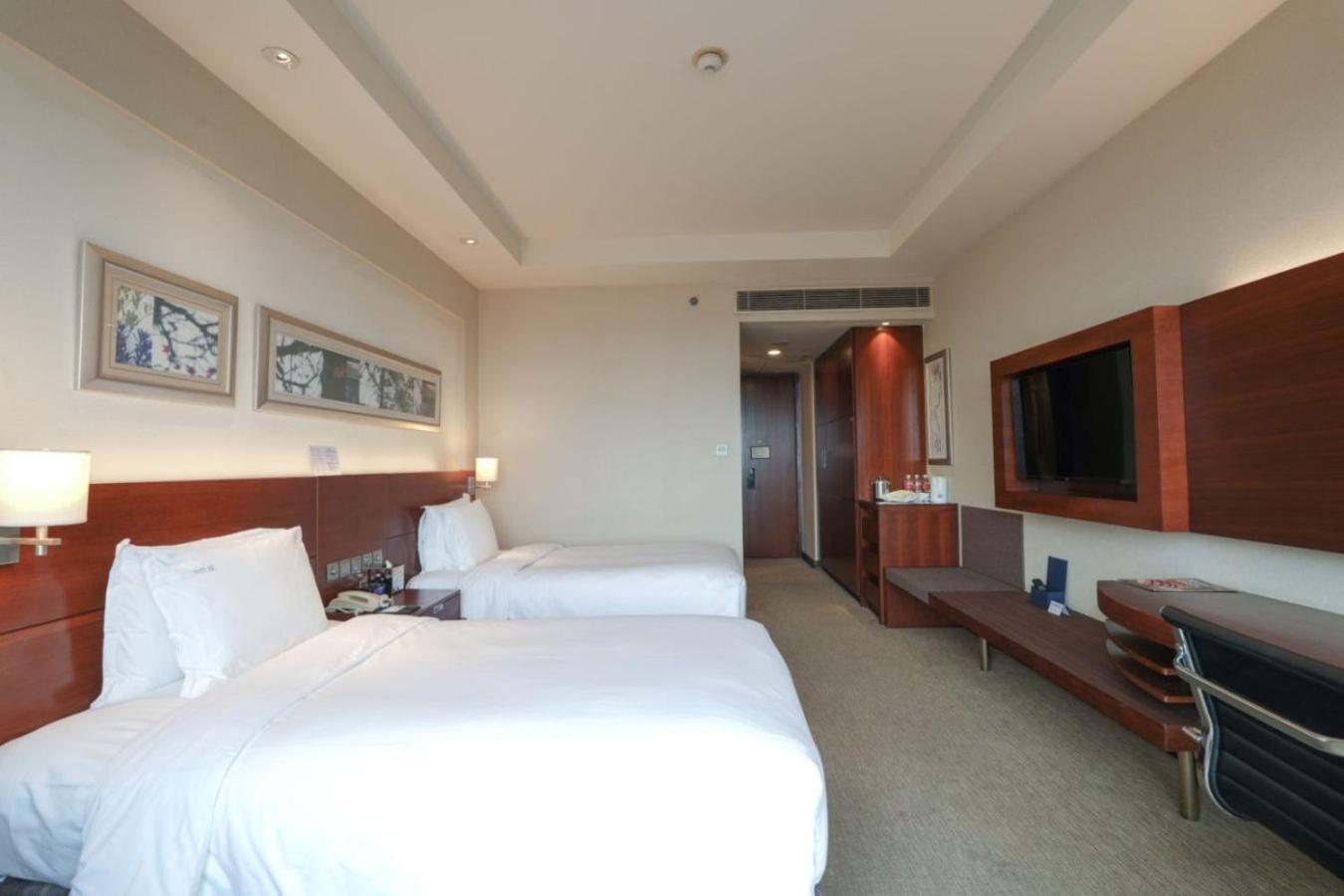 Holiday Inn Shanghai Pudong Kangqiao By Ihg - Free Shuttle Bus To Disney Land, Ins Swimming Pool Exterior foto