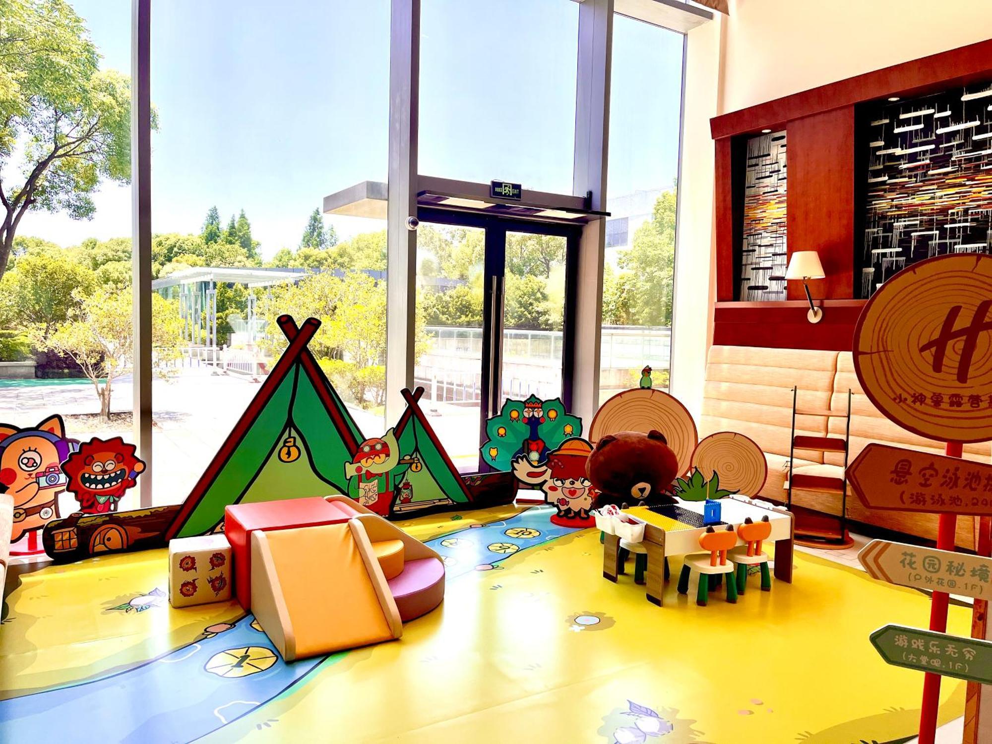 Holiday Inn Shanghai Pudong Kangqiao By Ihg - Free Shuttle Bus To Disney Land, Ins Swimming Pool Exterior foto